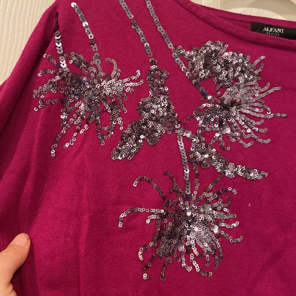 Beautiful pink sweater with flowers in silver sequin by Alfani - Picture 3 of 8